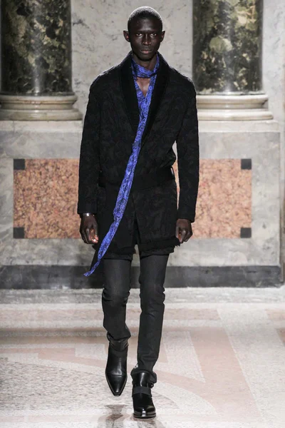 Look 8